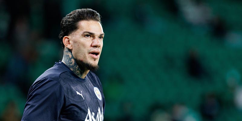 Ederson luôn là lựa chọn số 1 trong khung gỗ